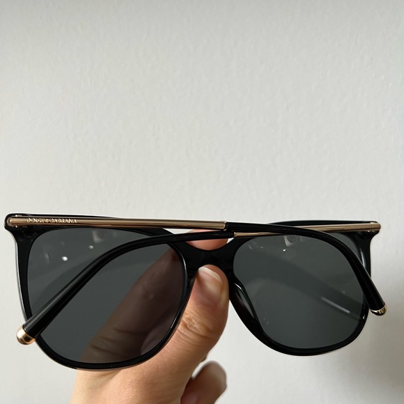 Dolce and Gabbana black and gold sunglassess - Picture 4 of 10